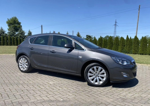 Opel Astra cena 26900 przebieg: 200000, rok produkcji 2011 z Kutno małe 781